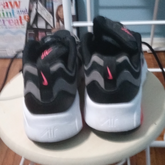 Shoes - Picture 3 of 4